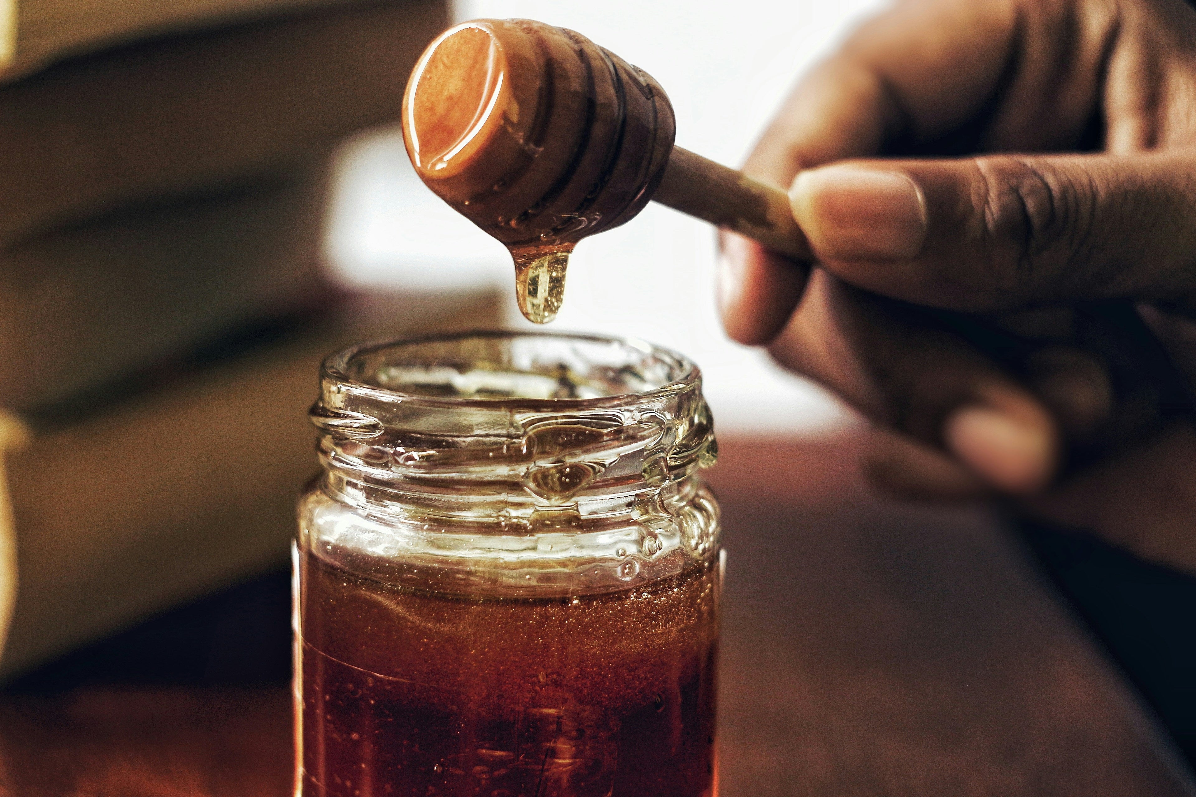 Raw Honey Benefits: 9 Things You Should Know